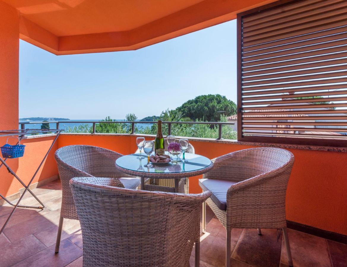 Apartments Petra Near Beach Veruda Bagian luar foto