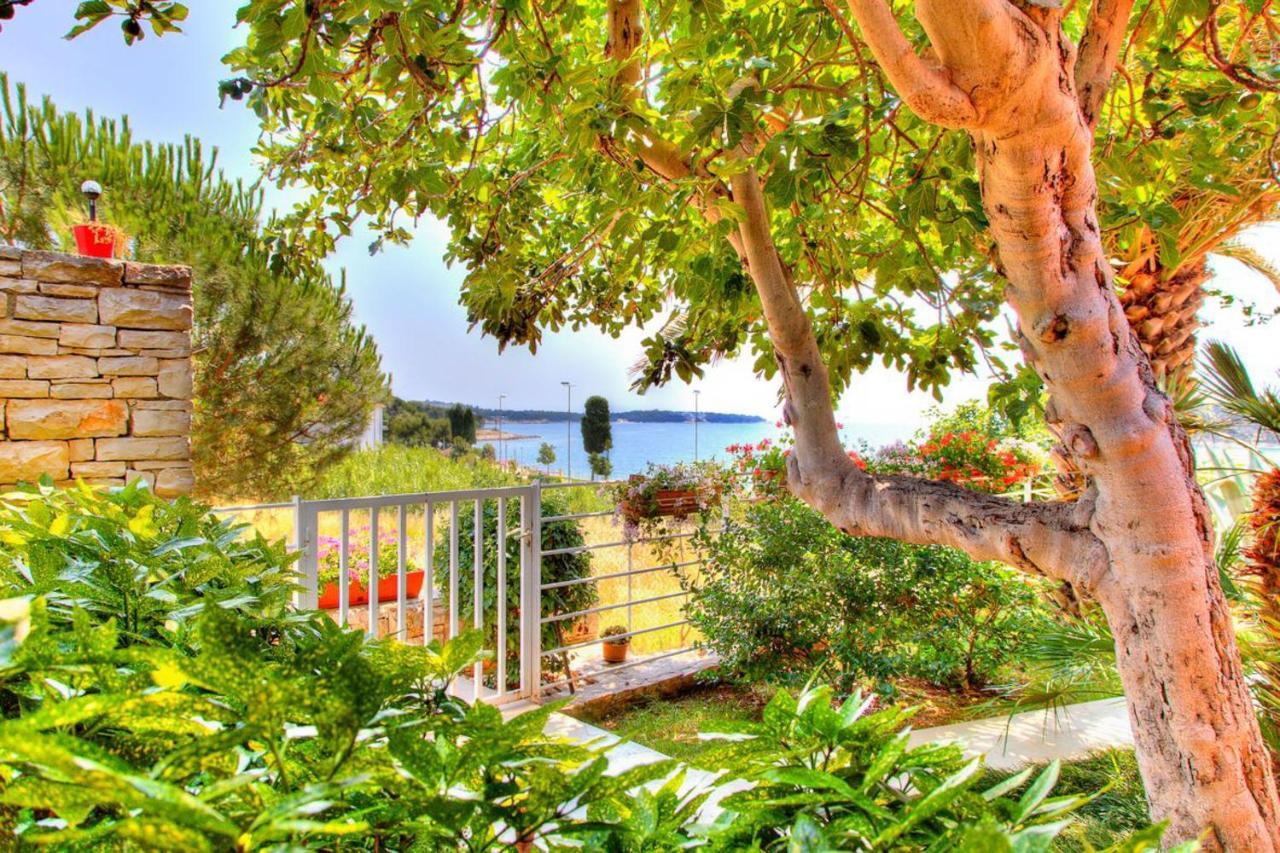 Apartments Petra Near Beach Veruda Bagian luar foto